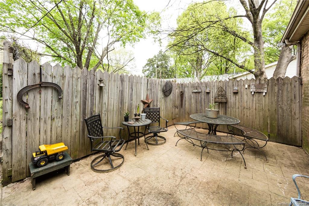 1213 Ashbrook Place Charlotte NC 28209
