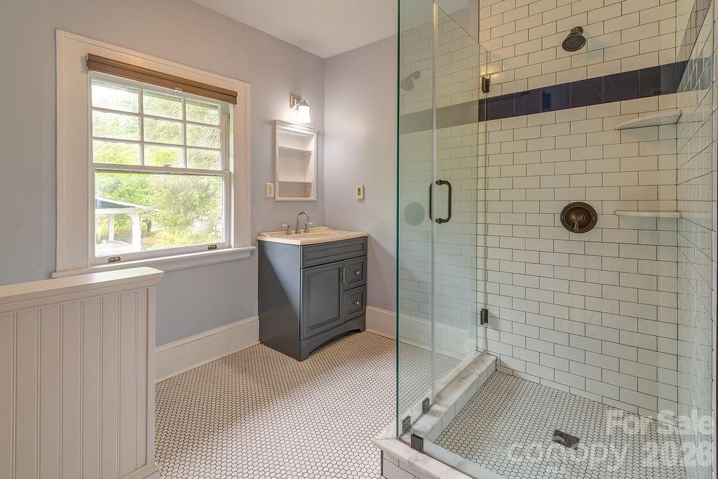 14 Watauga Street Asheville NC 28801