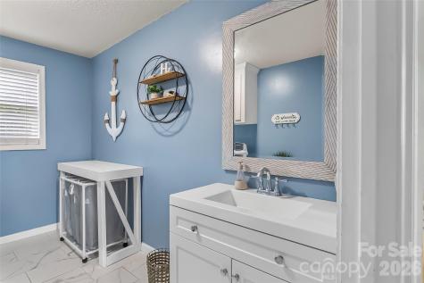 1757 Castlewood Court Hickory NC 28602