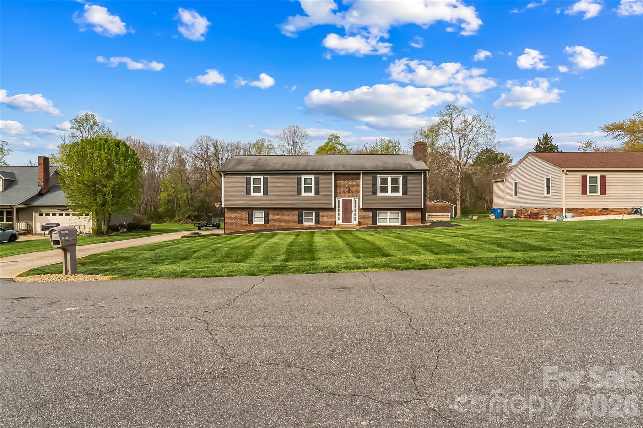 1757 Castlewood Court Hickory NC 28602