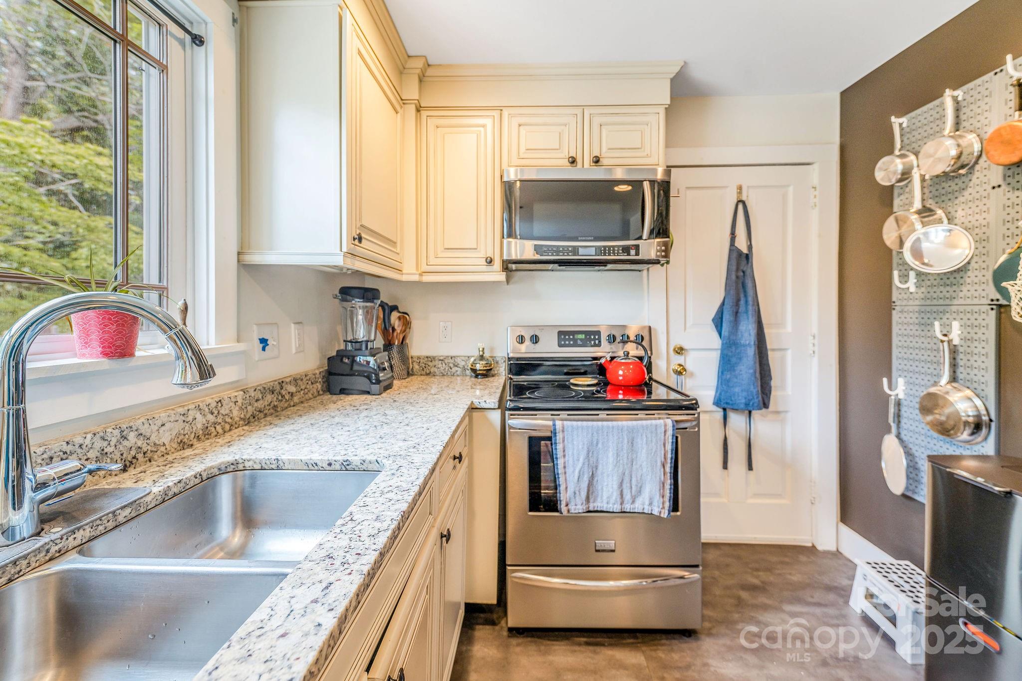 6 Craggy Circle Asheville NC 28803