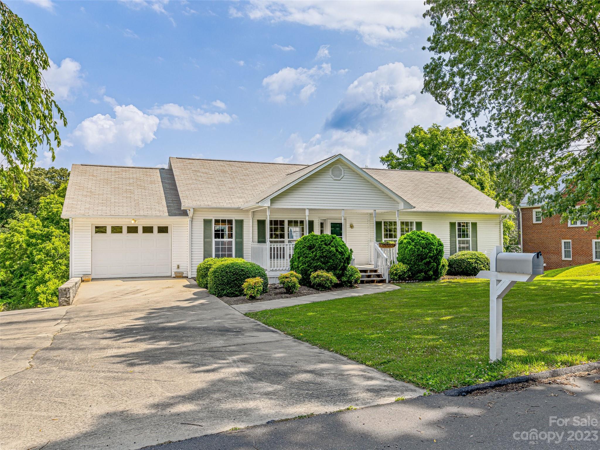 83 Church Street Weaverville NC 28787
