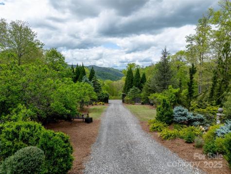 13084 Canada Road Tuckasegee NC 28783