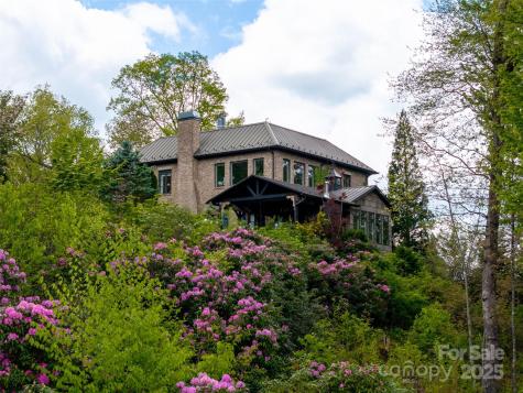 13084 Canada Road Tuckasegee NC 28783