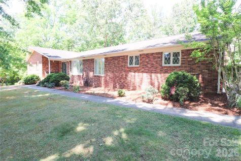 112 Forest Avenue NE Valdese NC 28690