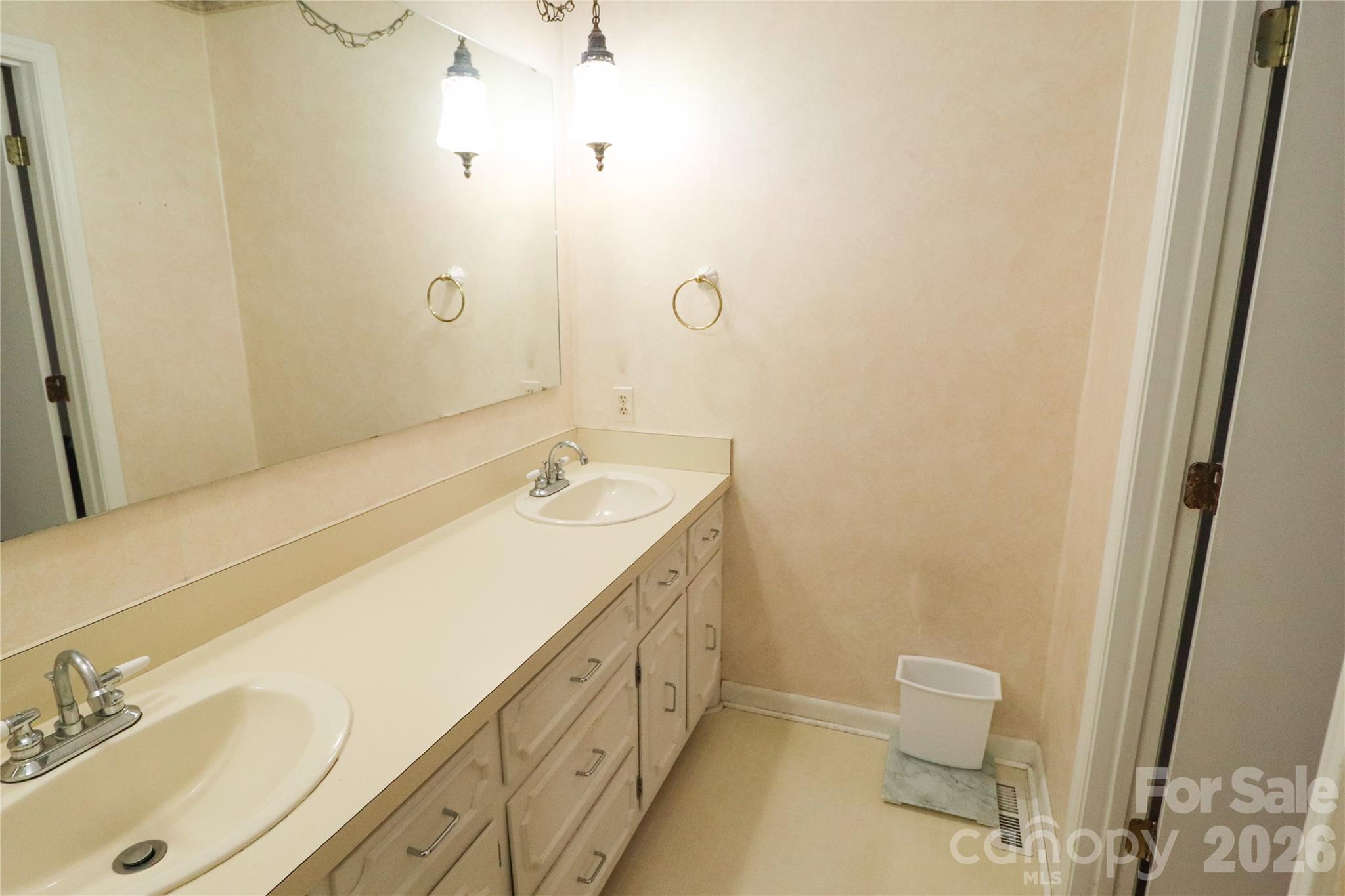 112 Forest Avenue NE Valdese NC 28690