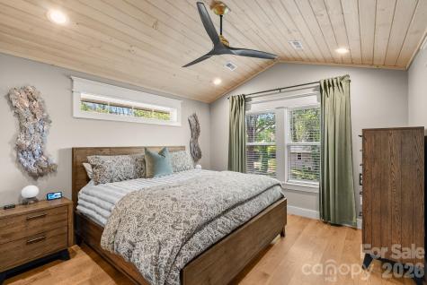 7 Acona Lane Asheville NC 28803