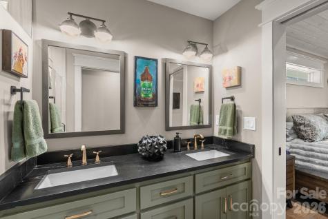 7 Acona Lane Asheville NC 28803