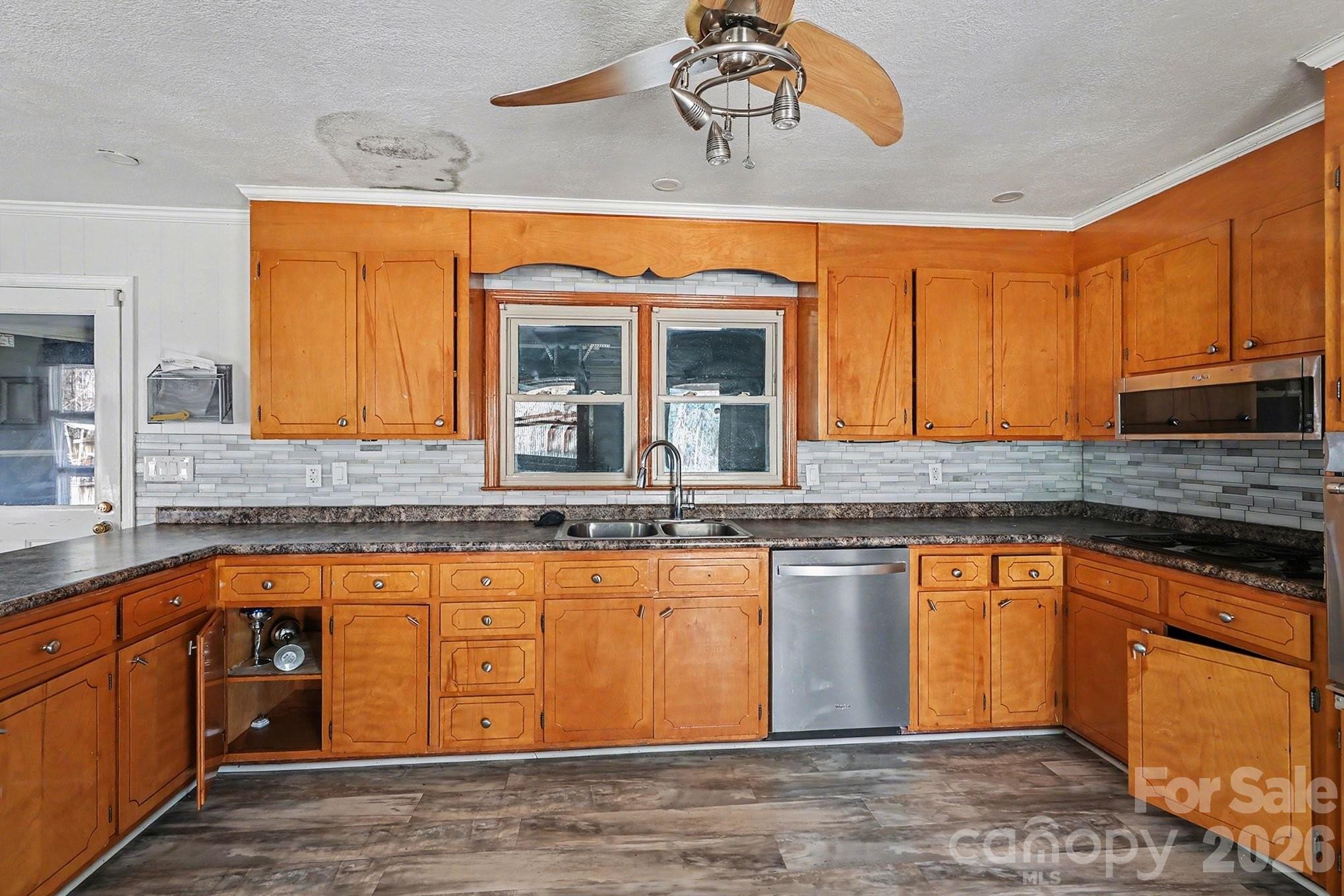 213 Lakeview Drive Harrisburg NC 28075
