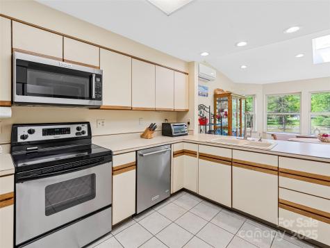 98 Ducker Road Arden NC 28704