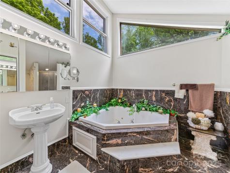 98 Ducker Road Arden NC 28704