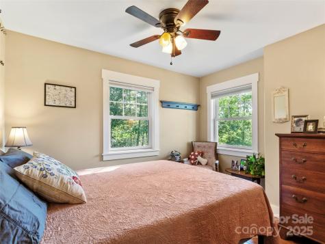 97 Gordon Lane Burnsville NC 28714