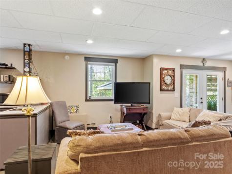 97 Gordon Lane Burnsville NC 28714