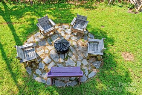 97 Gordon Lane Burnsville NC 28714