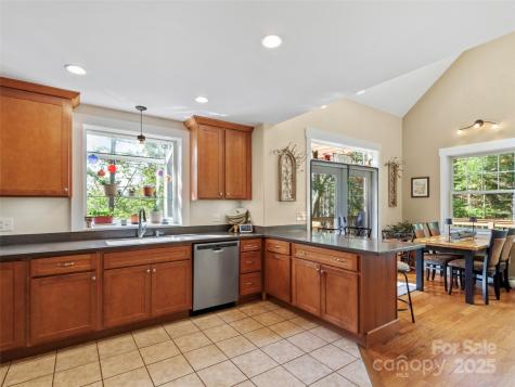 97 Gordon Lane Burnsville NC 28714