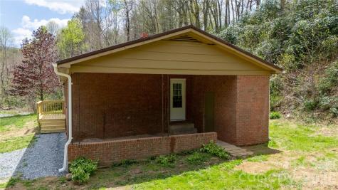 8855 Bugger Hollow Road Newland NC 28657