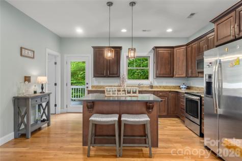 221 Courtland Place Asheville NC 28801