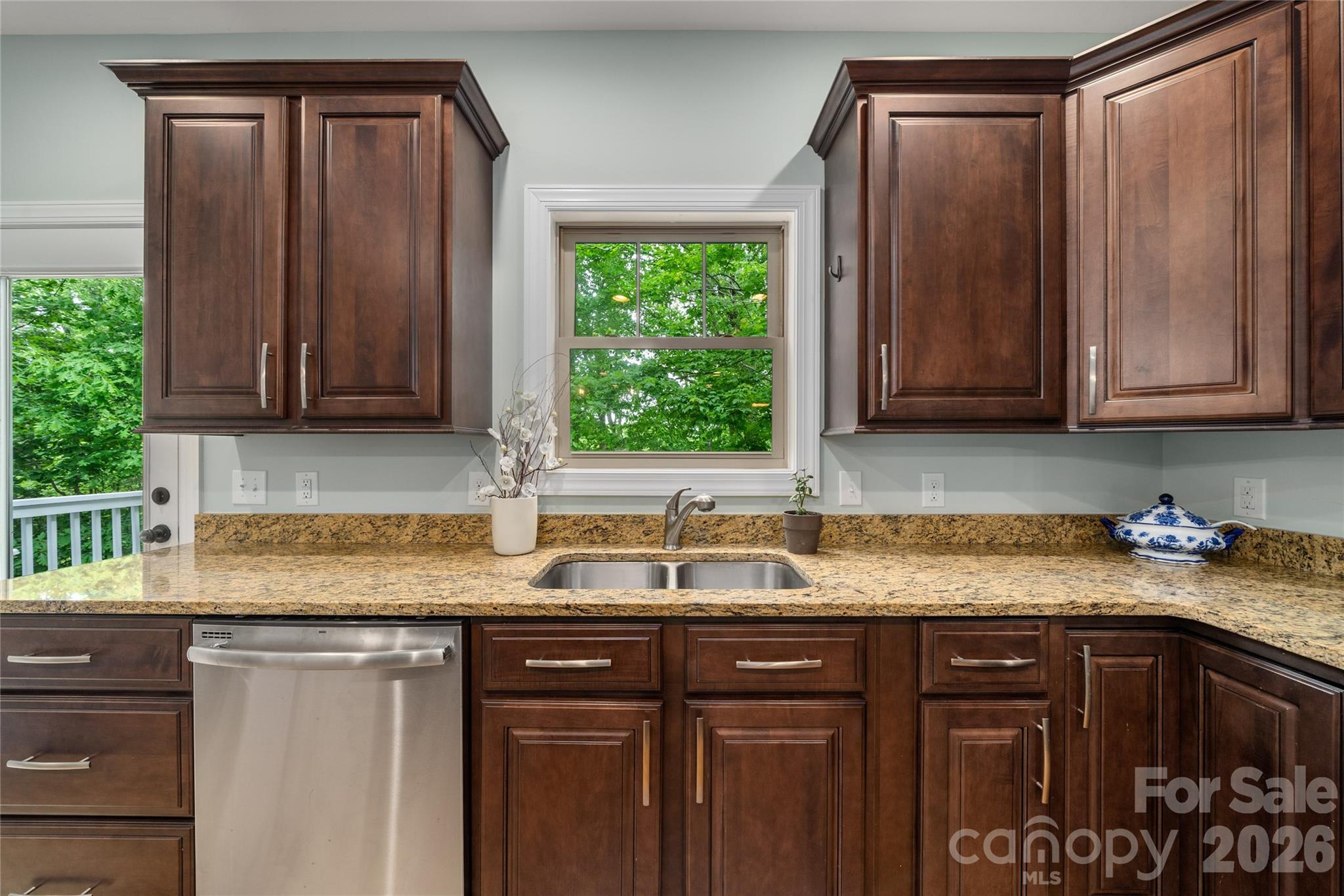 221 Courtland Place Asheville NC 28801