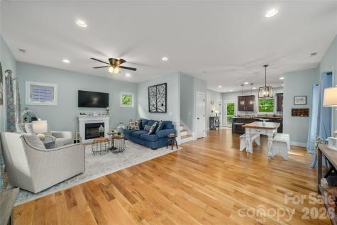 221 Courtland Place Asheville NC 28801