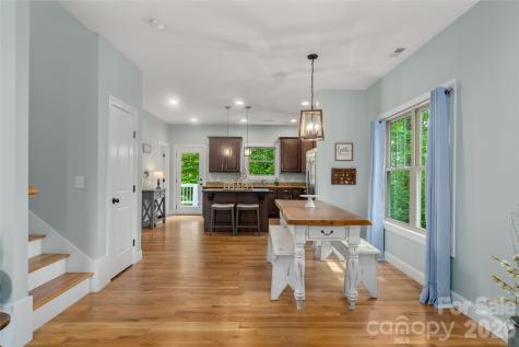 221 Courtland Place Asheville NC 28801