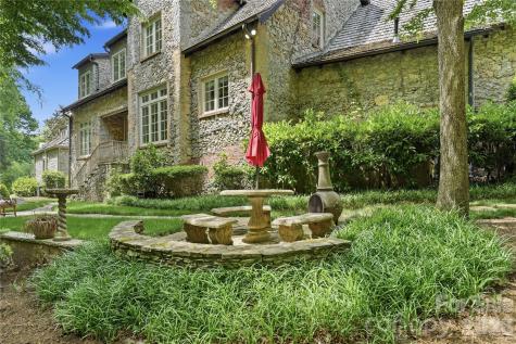 2418 La Maison Drive Charlotte NC 28226