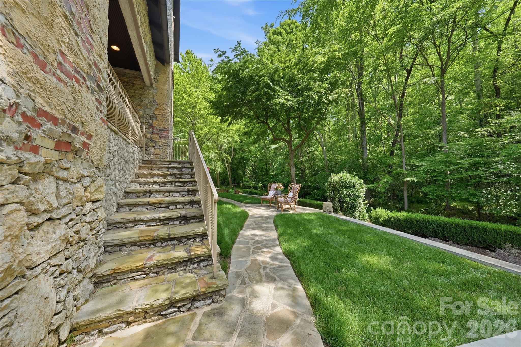 2418 La Maison Drive Charlotte NC 28226