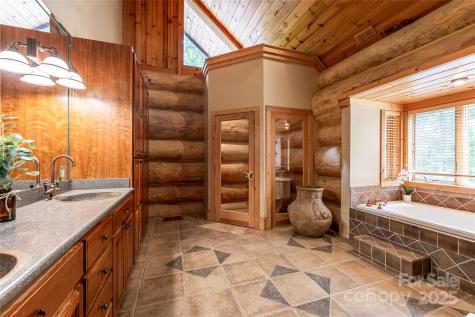 303 Flying Hawk Trail Waynesville NC 28786