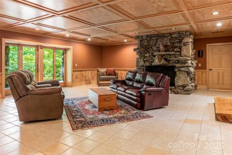 303 Flying Hawk Trail Waynesville NC 28786