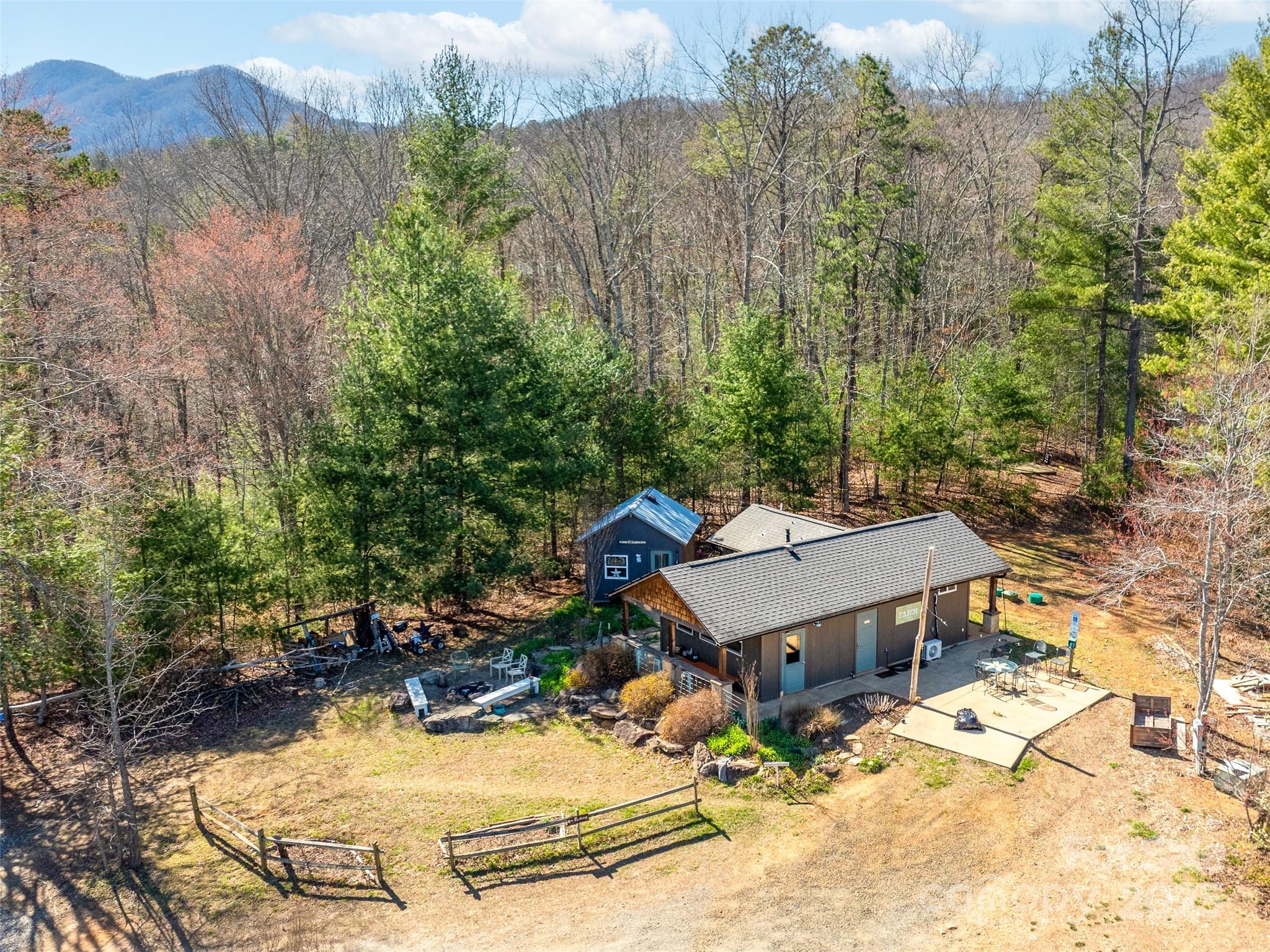 22 Frannys Farm Road Leicester NC 28748