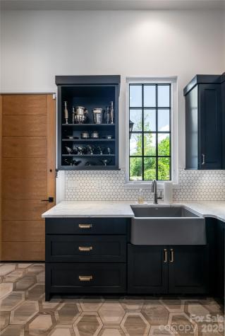 6 Stansbury Drive Asheville NC 28803
