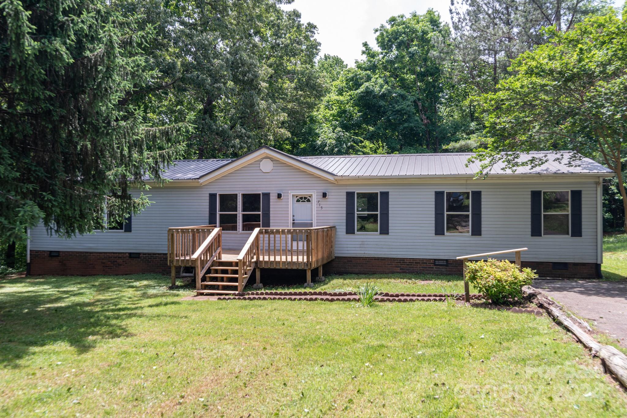 715 E 9th Street Newton NC 28658