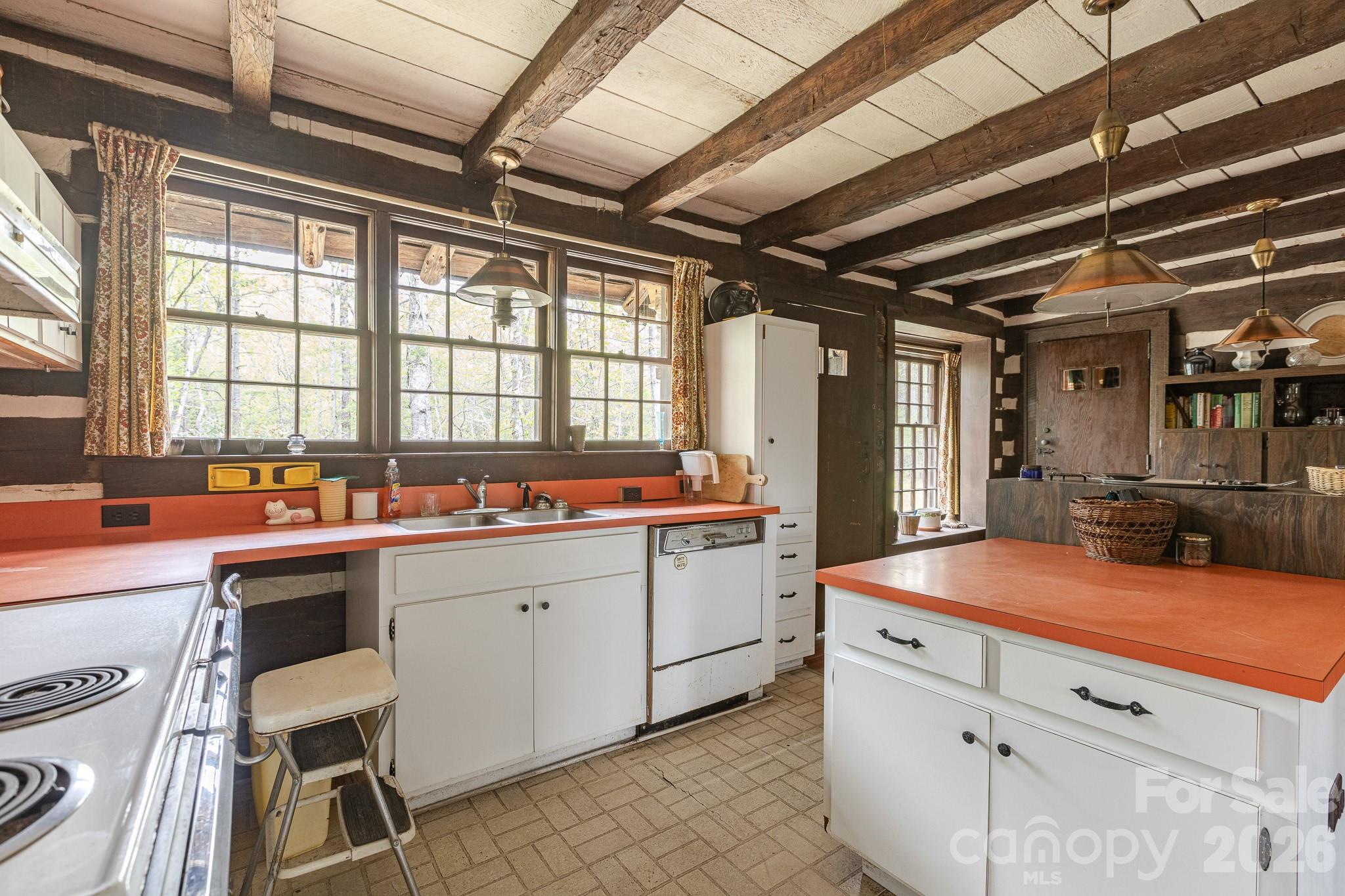 1971 Swiss Pine Lake Drive Spruce Pine NC 28777