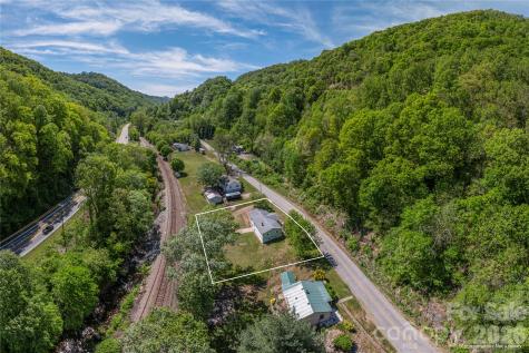 1140 Groundhog Road Canton NC 28716
