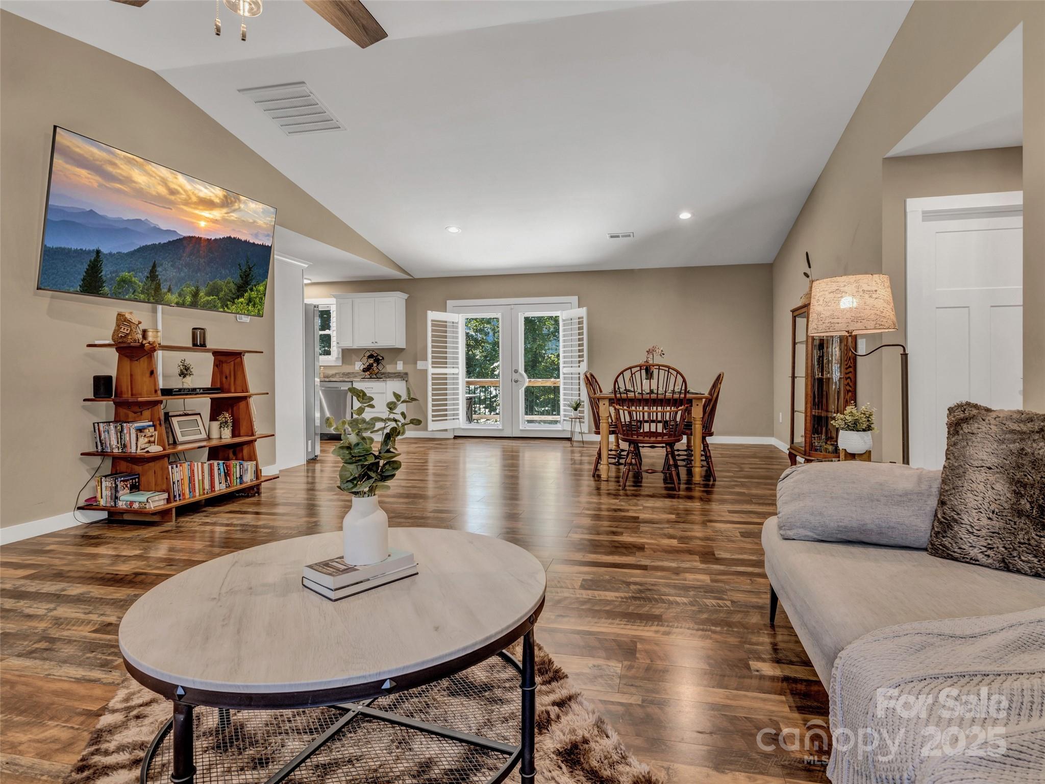 212 Walt Drive Hendersonville NC 28792