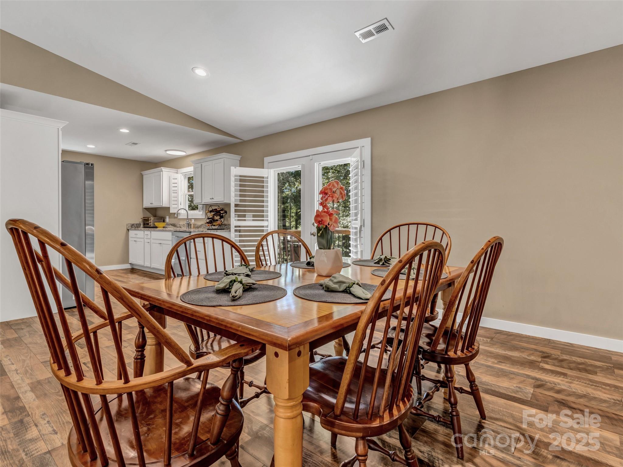 212 Walt Drive Hendersonville NC 28792