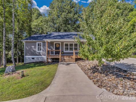212 Walt Drive Hendersonville NC 28792