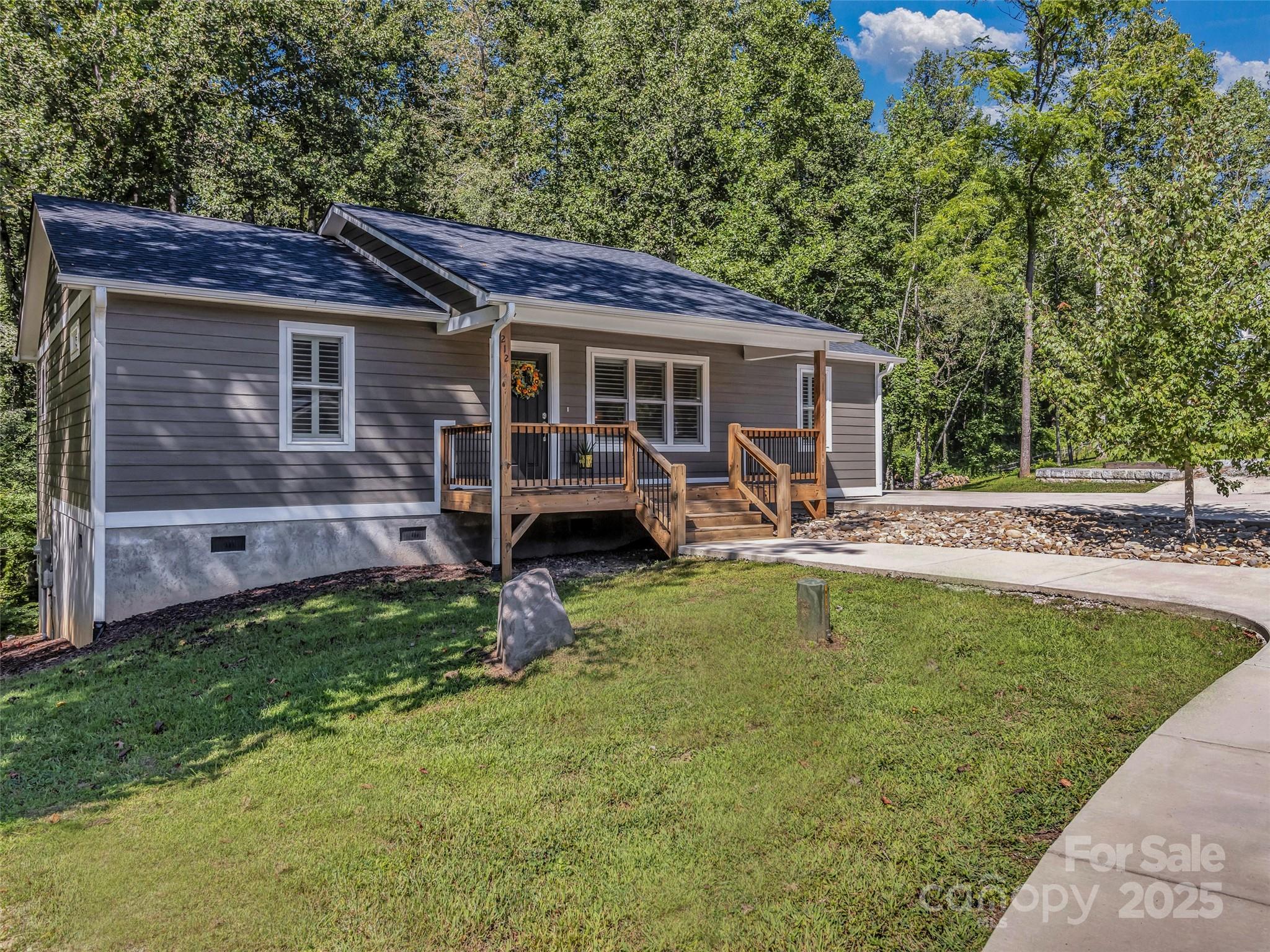 212 Walt Drive Hendersonville NC 28792