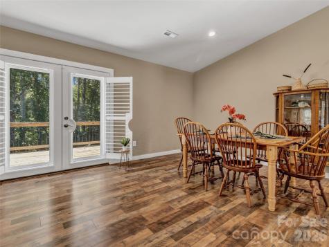 212 Walt Drive Hendersonville NC 28792