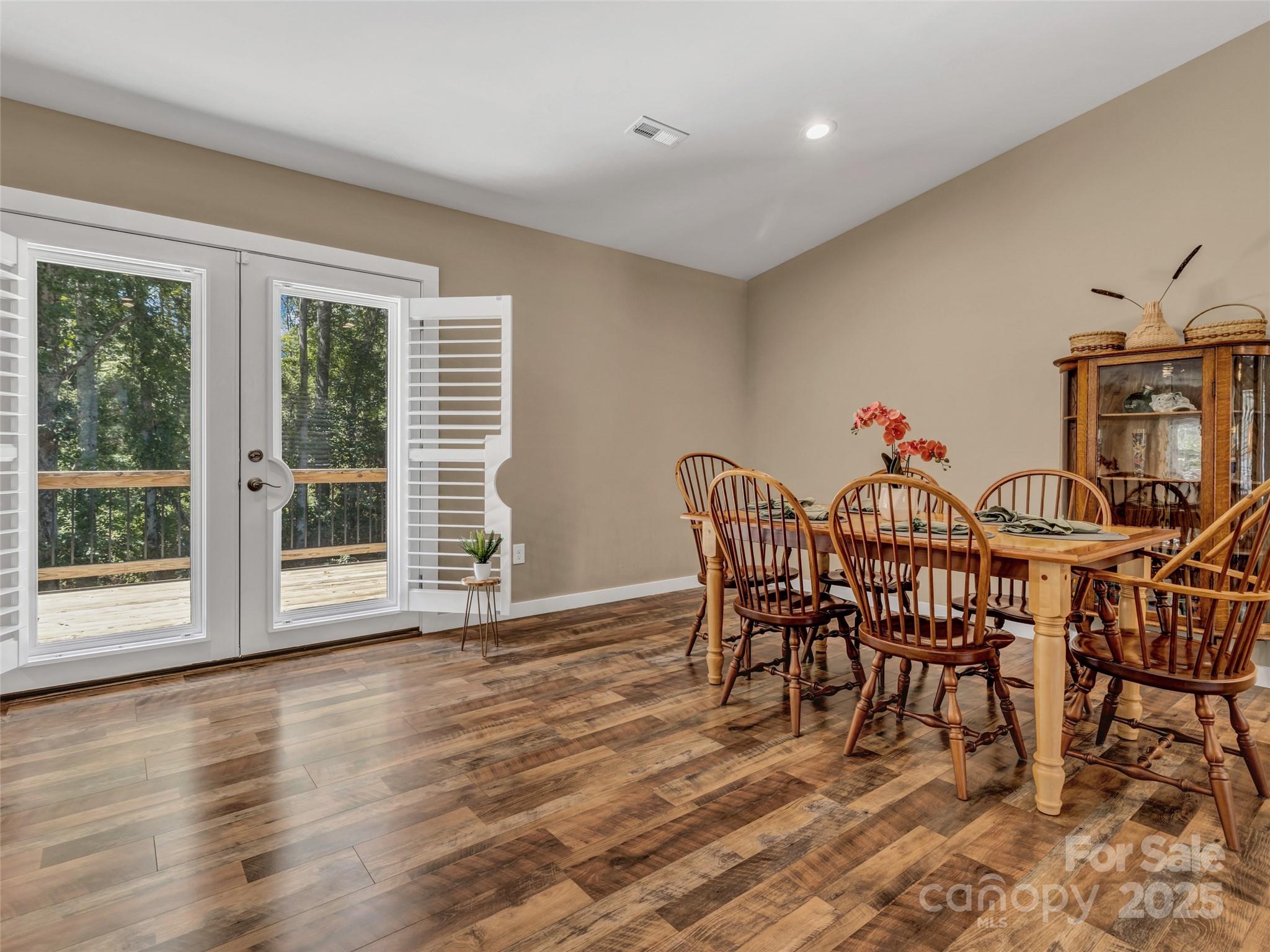 212 Walt Drive Hendersonville NC 28792