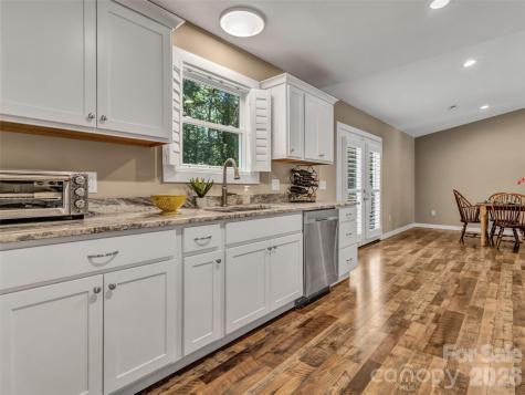 212 Walt Drive Hendersonville NC 28792