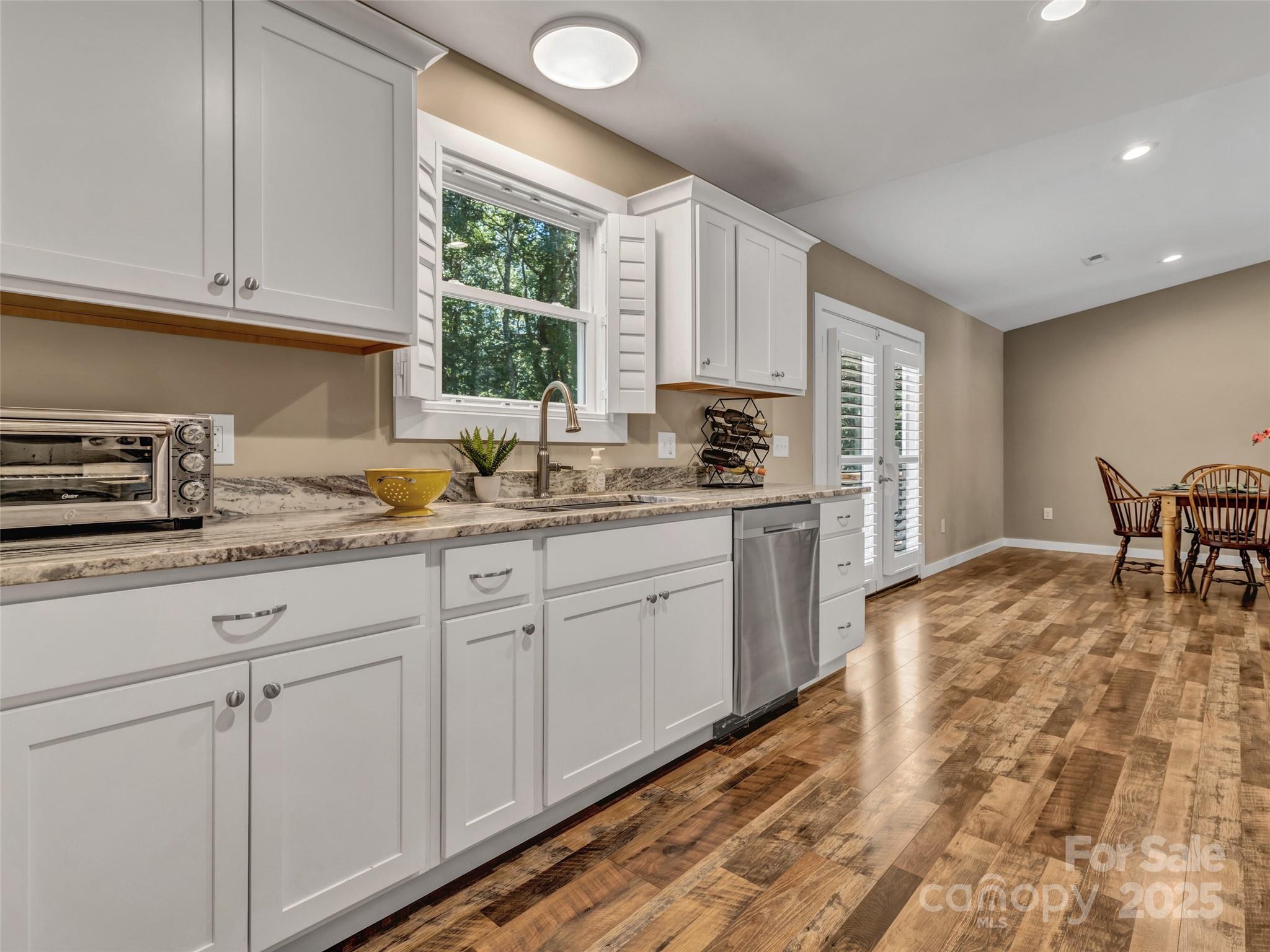 212 Walt Drive Hendersonville NC 28792