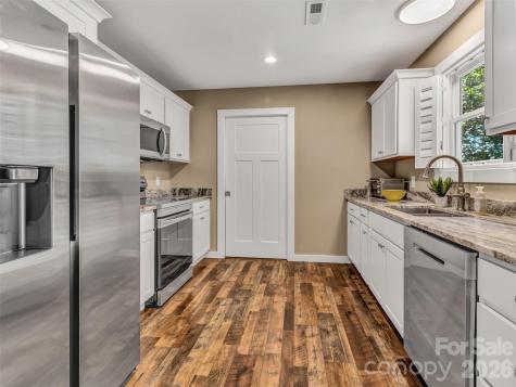 212 Walt Drive Hendersonville NC 28792