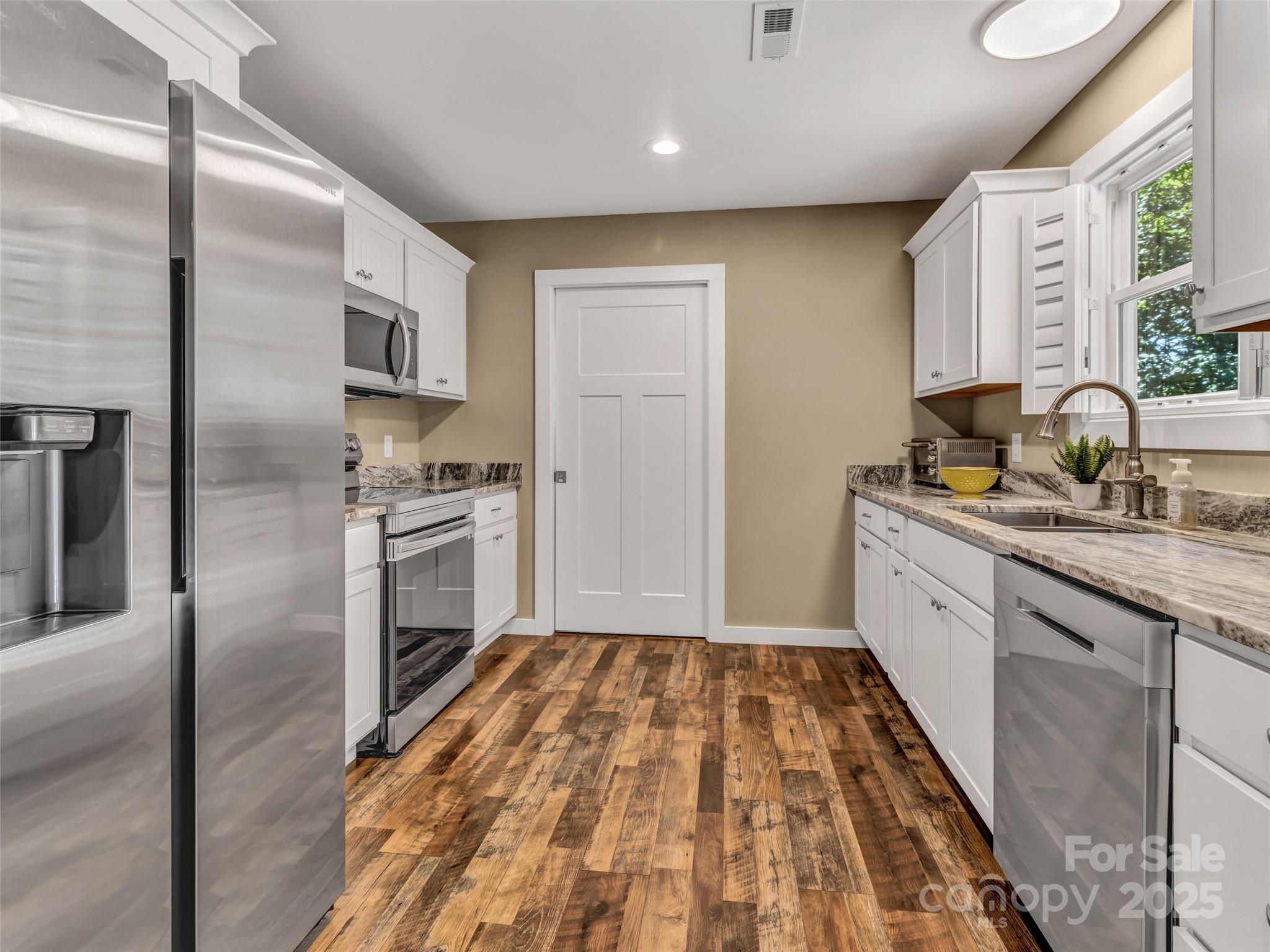 212 Walt Drive Hendersonville NC 28792
