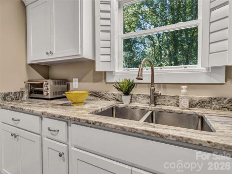 212 Walt Drive Hendersonville NC 28792