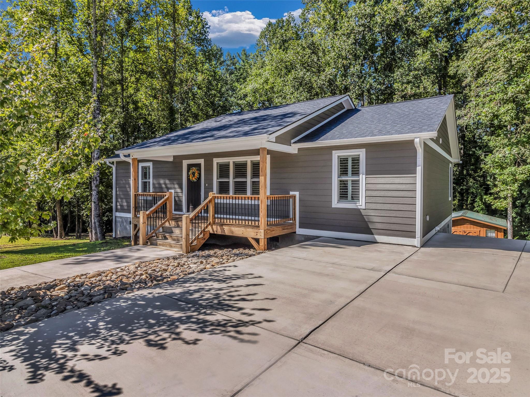 212 Walt Drive Hendersonville NC 28792