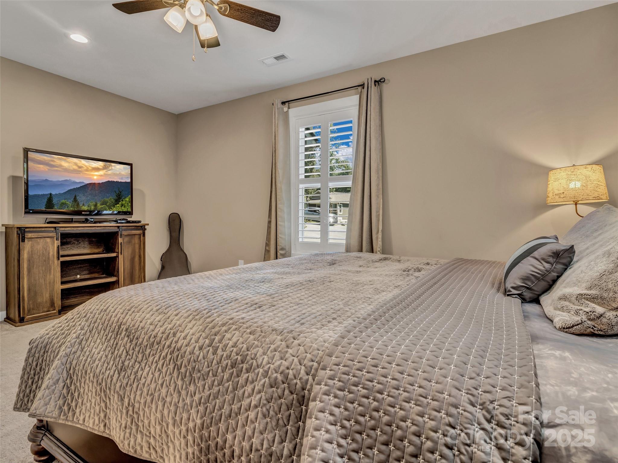 212 Walt Drive Hendersonville NC 28792