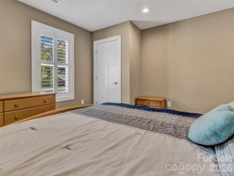 212 Walt Drive Hendersonville NC 28792