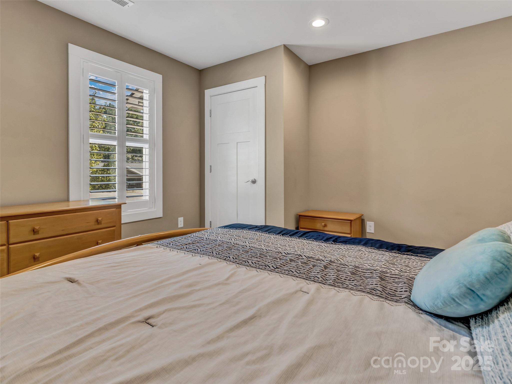 212 Walt Drive Hendersonville NC 28792
