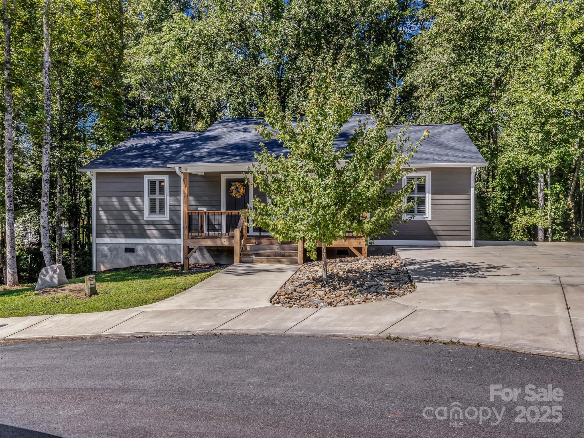 212 Walt Drive Hendersonville NC 28792