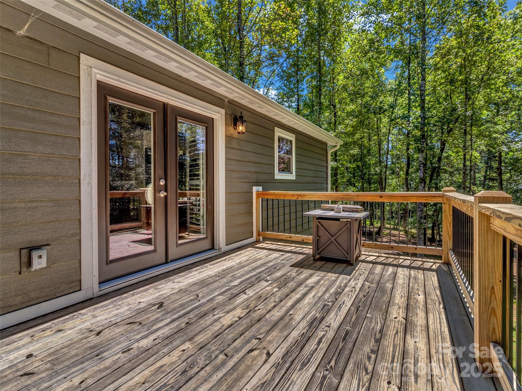 212 Walt Drive Hendersonville NC 28792